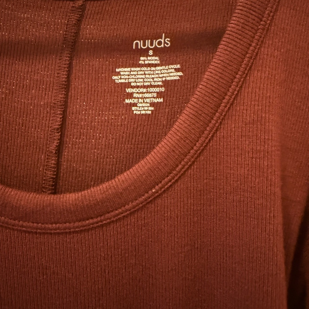 Nuuds slinky Ribbed Knit bodysuit in maroon - Picture 2 of 2